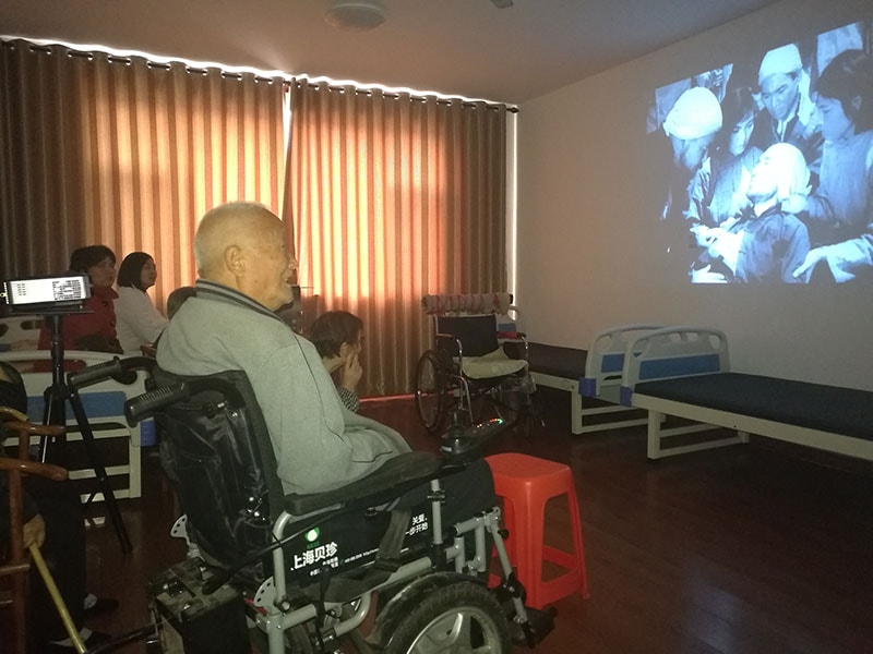 bat365正版唯一官网组织老人看电影 bat365正版唯一官网组织老人看电影